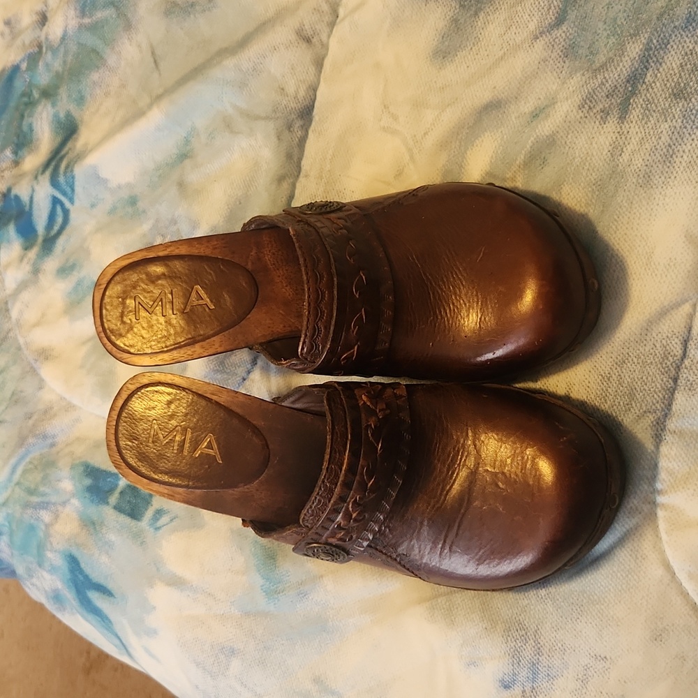 Mia clog shoes